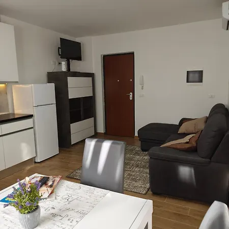 Civico 16 Apartment *